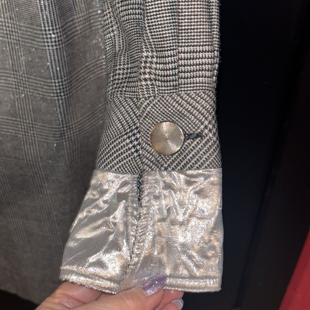 Sparkle and shine in this vintage coat from David Warren New York. Size 8. - Picture 6 of 15